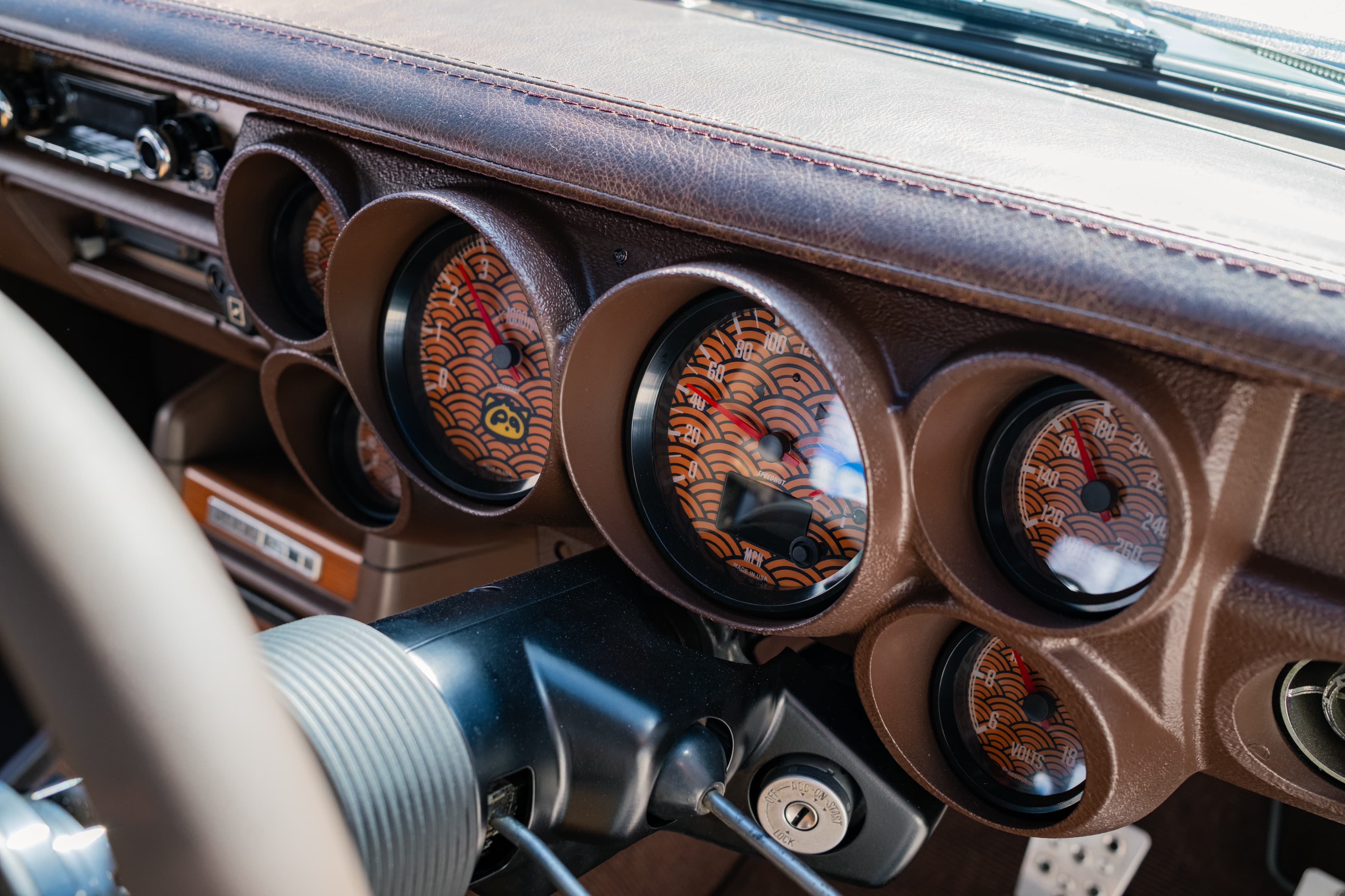 Nissan Hakosuka Skyline KGC10 Aftermarket Gauge Dash